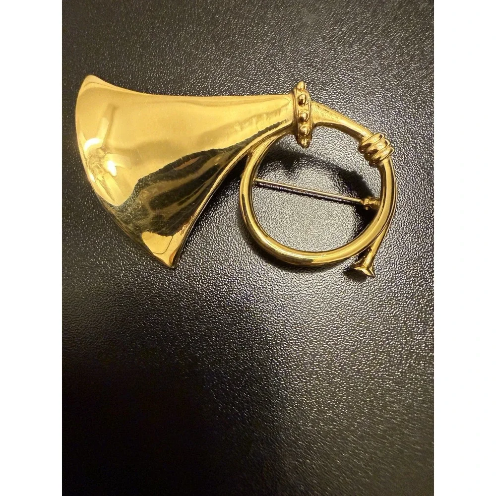 Gold Tone‎ Horn Shaped Brooch Pin Music & Dance Theme Metal Jewelry